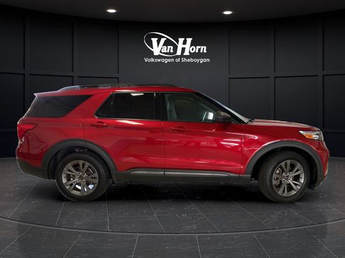 Used 2021 Ford Explorer XLT w/ Equipment Group 202A AWD/4WD image 8
