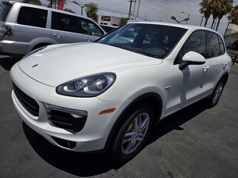 Used 2016 Porsche Cayenne S w/ Premium Package AWD/4WD image 2