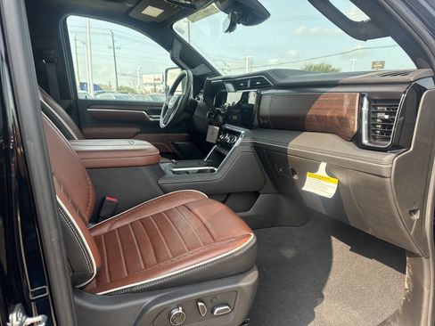 Used 2025 GMC Sierra 2500 Denali Ultimate AWD/4WD image 17