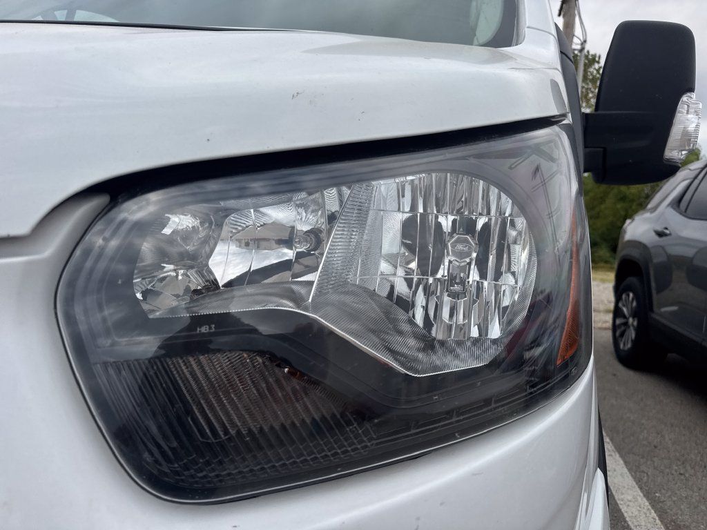 Used 2024 Ford Transit 350 XLT RWD image 3