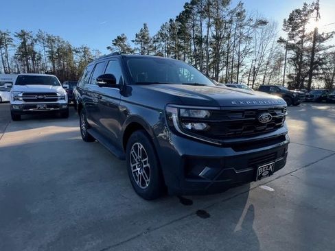 New 2026 Ford Expedition Active image 8