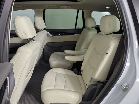 Used 2025 Cadillac XT6 Premium Luxury FWD image 12
