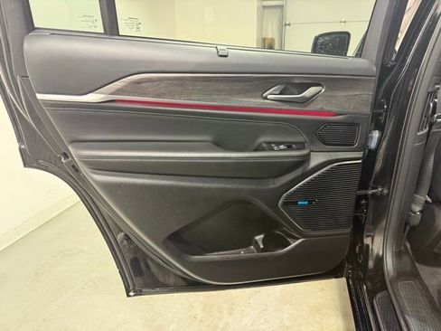 Used 2021 Jeep Grand Cherokee L Overland w/ Luxury Tech Group IV image 24