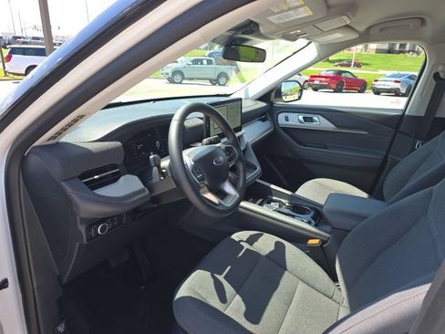 Used 2025 Ford Explorer Active AWD/4WD image 10