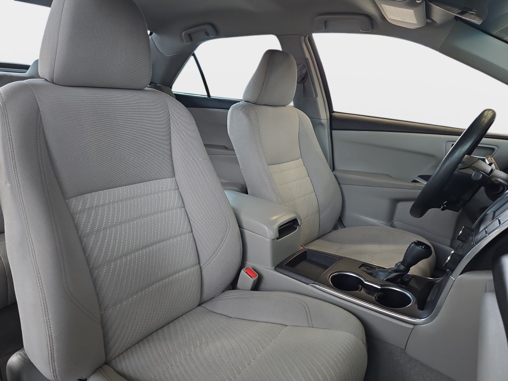 Used 2017 Toyota Camry LE FWD image 12
