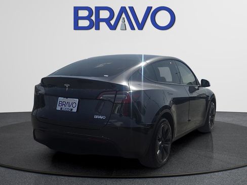 Used 2025 Tesla Model Y Long Range RWD image 4