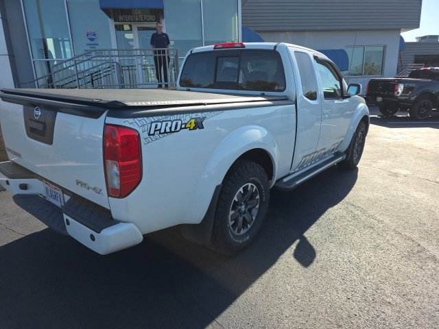 Used 2014 Nissan Frontier PRO-4X w/ Pro-4x Graphics Package AWD/4WD image 2