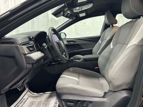 Used 2025 Toyota Camry SE image 14