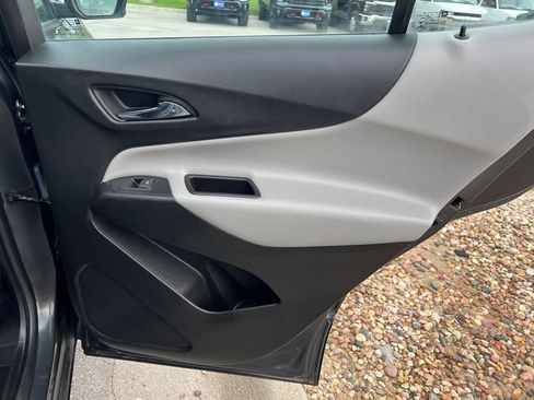 Used 2019 Chevrolet Equinox LS AWD/4WD image 24