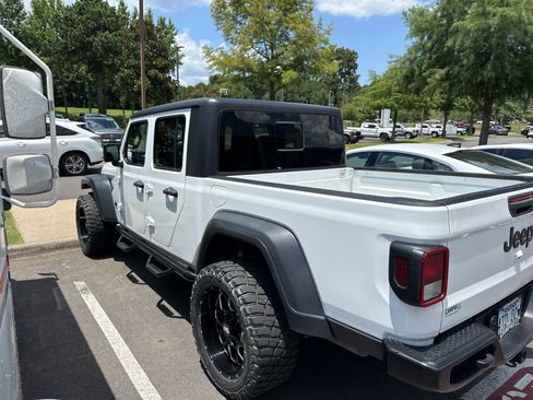 Used 2020 Jeep Gladiator Sport w/ Quick Order Package 24S AWD/4WD image 4