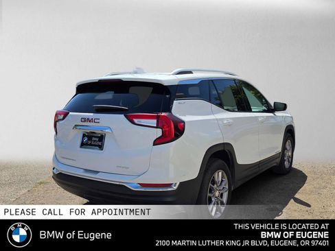 Used 2024 GMC Terrain SLT AWD/4WD image 3