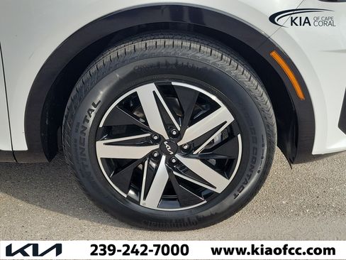 Certified 2023 Kia Sorento S FWD image 7