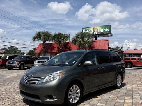 Used 2014 Toyota Sienna Limited w/ Limited Premium Package FWD image 12