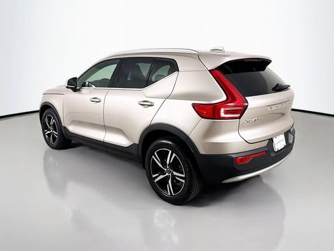 Used 2023 Volvo XC40 B5 Plus w/ Climate Package AWD/4WD image 3