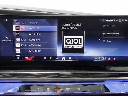 Certified 2025 BMW 750e xDrive 750e xDrive image 10