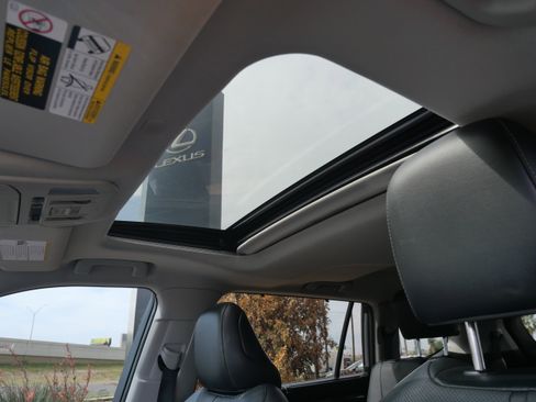 Used 2021 Toyota Highlander Limited image 10