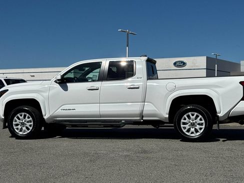 Used 2024 Toyota Tacoma SR5 AWD/4WD image 7