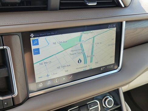 Used 2021 GMC Yukon Denali w/ Denali Premium Package image 10