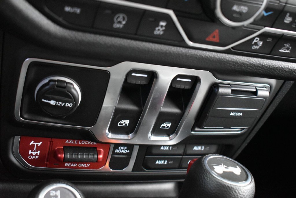 Used 2025 Jeep Wrangler Sport AWD/4WD image 23