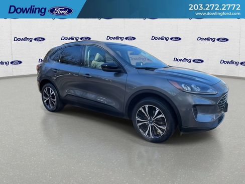 Used 2022 Ford Escape SE w/ SE Sport Appearance Package image 2