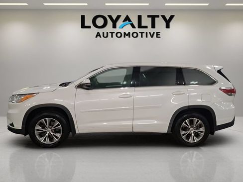 Used 2014 Toyota Highlander Plus AWD/4WD image 2