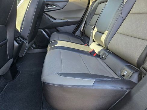 Used 2025 Chevrolet Equinox LT w/ Convenience Package II FWD image 11