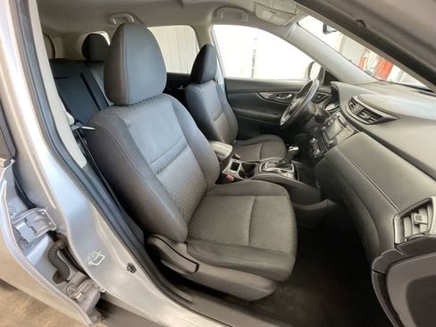 Used 2017 Nissan Rogue SV AWD/4WD image 23