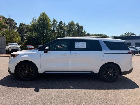 Certified 2023 Kia Carnival SX Prestige FWD image 2
