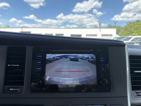 Used 2015 Toyota Sienna XLE Premium FWD image 24