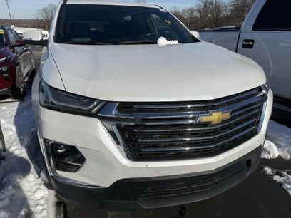 Used 2023 Chevrolet Traverse LT
