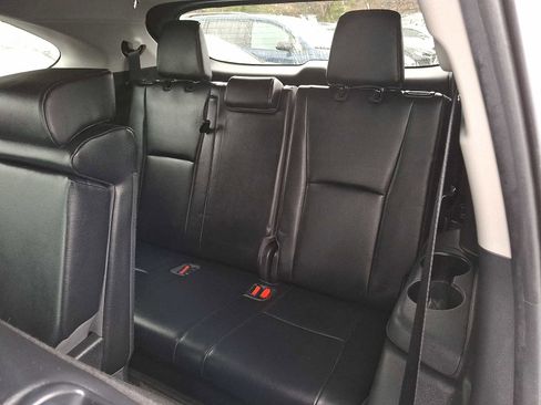 Used 2023 Toyota Highlander XLE image 8