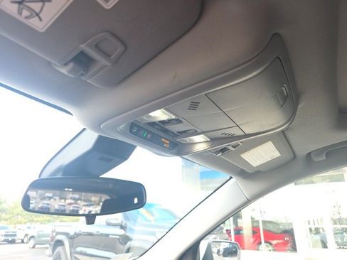 Used 2022 Chevrolet Equinox LT image 23