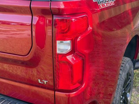 Used 2024 Chevrolet Silverado 1500 LT Trail Boss w/ LT Trail Boss Premium Package AWD/4WD image 10