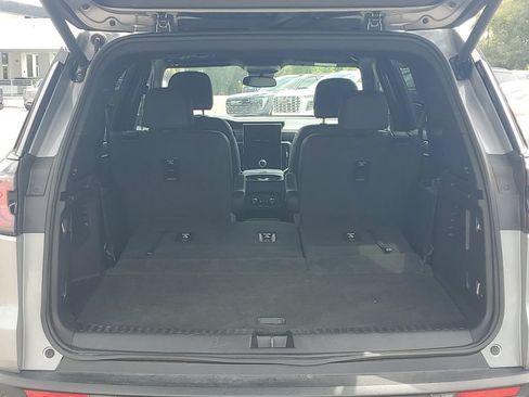 Used 2025 GMC Acadia AT4 AWD/4WD image 9