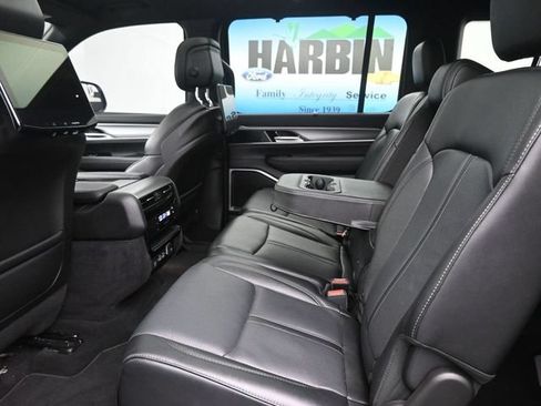 Used 2024 Jeep Wagoneer Series II w/ Convenience Group I AWD/4WD image 10