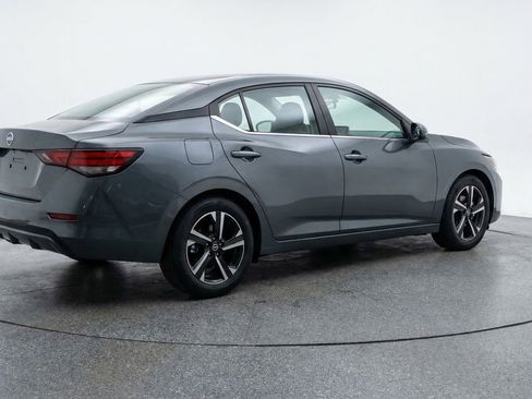 Used 2025 Nissan Sentra SV FWD image 9