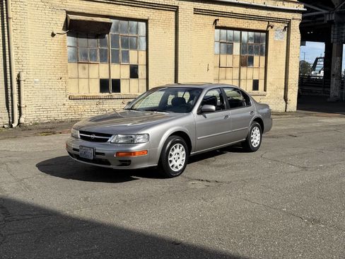 Used 1998 Nissan Maxima GXE FWD image 2