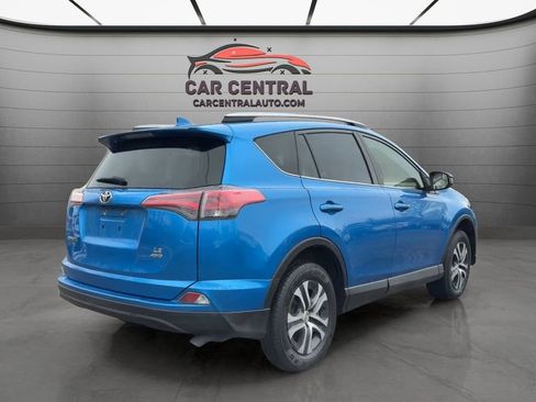 Used 2018 Toyota RAV4 LE w/ Carpet Mat Package AWD/4WD image 5