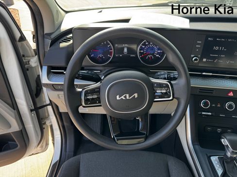 Certified 2024 Kia Carnival LX image 17