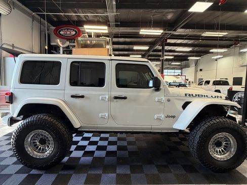Used 2024 Jeep Wrangler Unlimited Sahara image 7