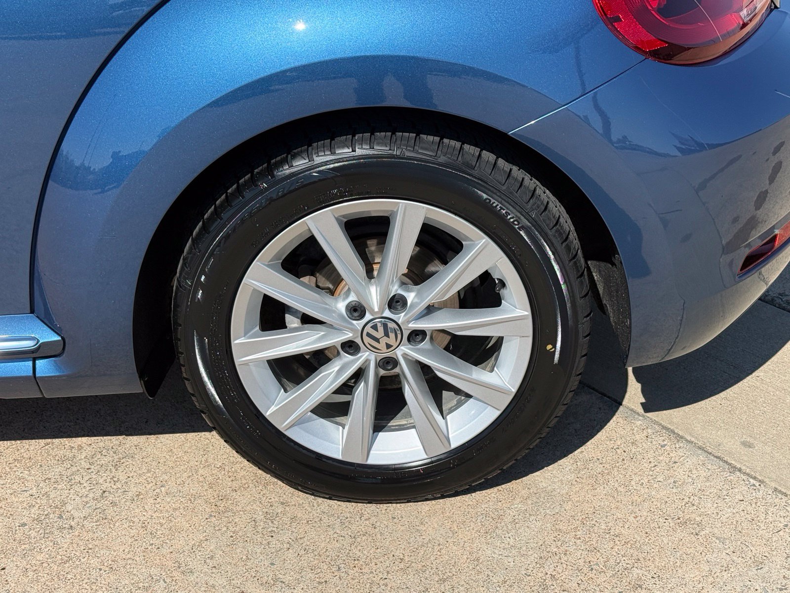 Used 2018 Volkswagen Beetle 2.0T S w/ Style & Comfort Package For S FWD image 9