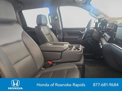 Used 2025 GMC Sierra 1500 SLT AWD/4WD image 17