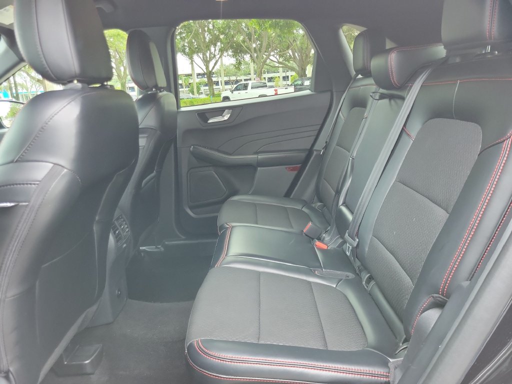 Certified 2025 Ford Escape ST-Line AWD/4WD image 7