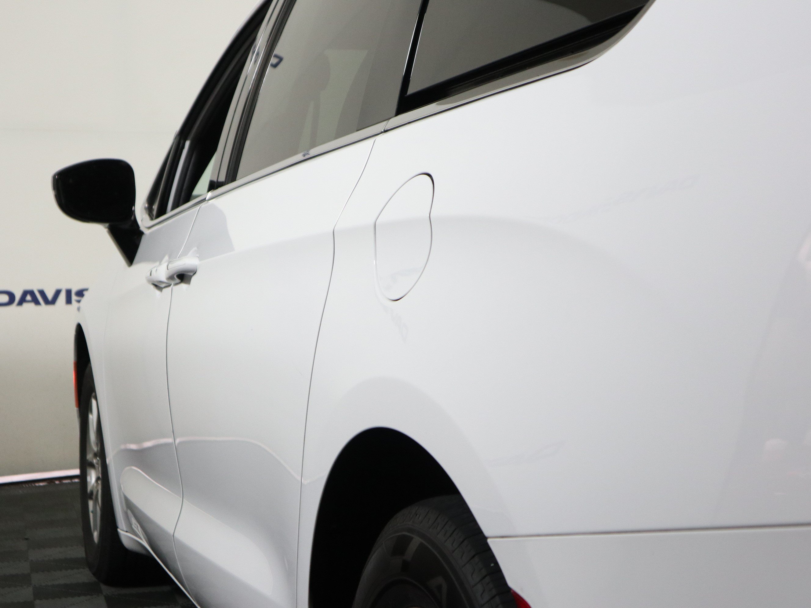 Used 2025 Chrysler Pacifica Select FWD image 10