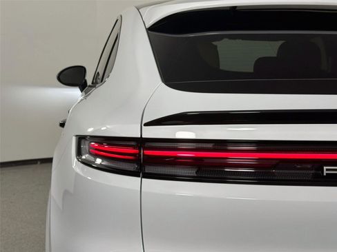 Certified 2025 Porsche Cayenne Turbo AWD/4WD image 16