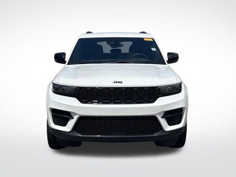 Used 2023 Jeep Grand Cherokee Altitude AWD/4WD image 12