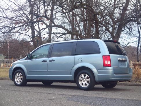 Used 2008 Chrysler Town & Country LX image 3