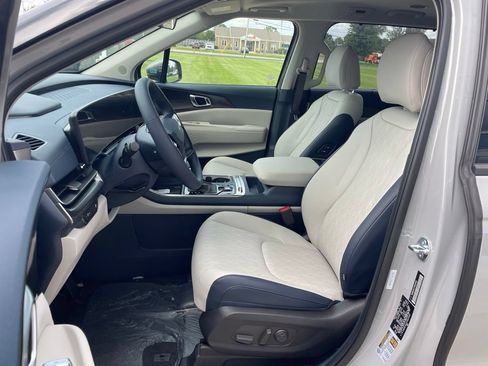 New 2027 Kia Carnival SX FWD image 8