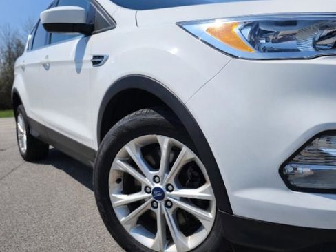 Used 2019 Ford Escape SE image 4
