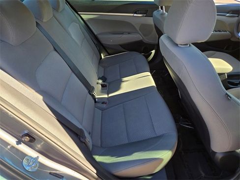 Used 2019 Hyundai Elantra SE image 19